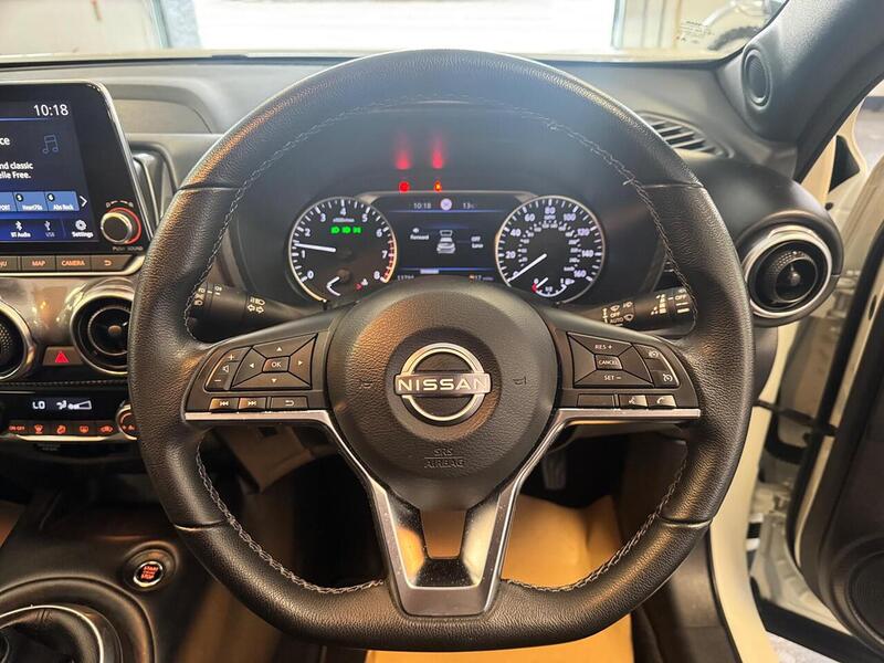 Nissan Juke 1.0 DIG-T N-Connecta Euro 6 (s/s) 5dr - U242
