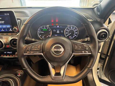 Nissan Juke 1.0 DIG-T N-Connecta Euro 6 (s/s) 5dr - U242