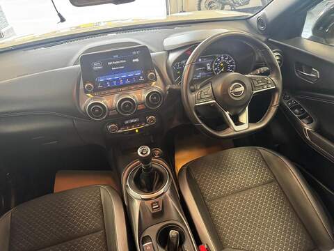 Nissan Juke 1.0 DIG-T N-Connecta Euro 6 (s/s) 5dr - U242