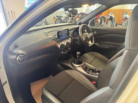 Nissan Juke 1.0 DIG-T N-Connecta Euro 6 (s/s) 5dr - U242