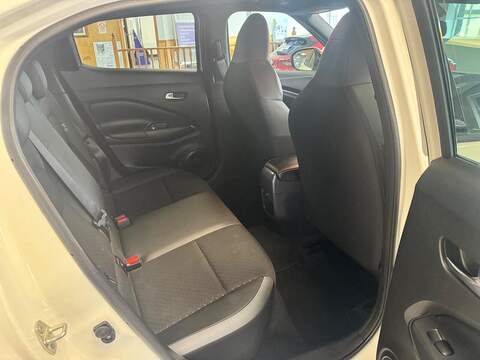 Nissan Juke 1.0 DIG-T N-Connecta Euro 6 (s/s) 5dr - U242
