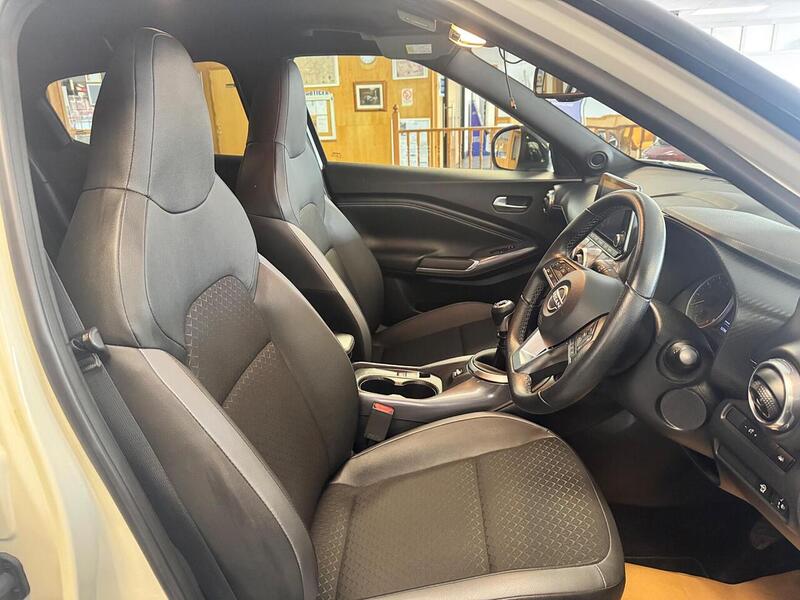 Nissan Juke 1.0 DIG-T N-Connecta Euro 6 (s/s) 5dr - U242