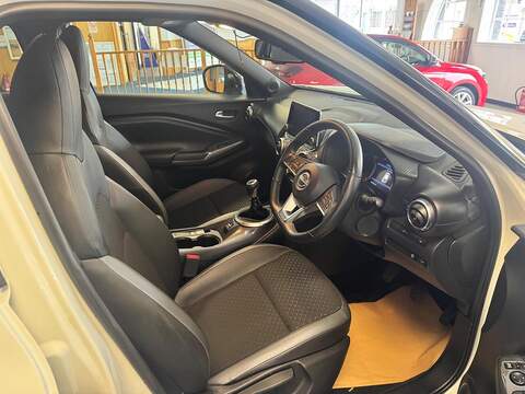 Nissan Juke 1.0 DIG-T N-Connecta Euro 6 (s/s) 5dr - U242