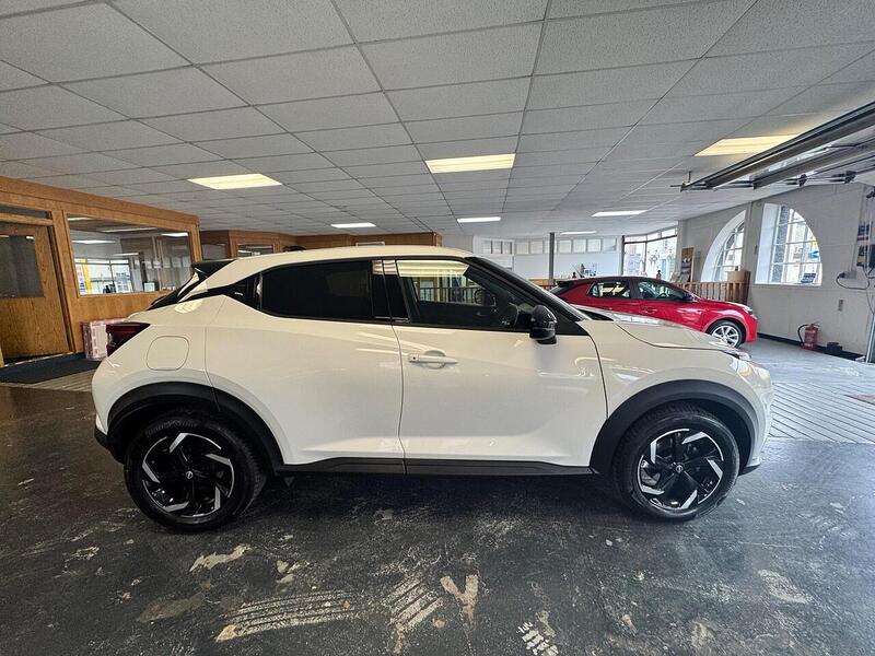 Nissan Juke 1.0 DIG-T N-Connecta Euro 6 (s/s) 5dr - U242