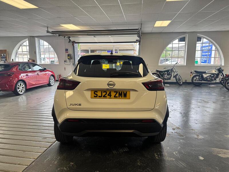 Nissan Juke 1.0 DIG-T N-Connecta Euro 6 (s/s) 5dr - U242