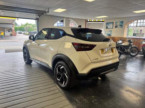 Nissan Juke 1.0 DIG-T N-Connecta Euro 6 (s/s) 5dr - U242
