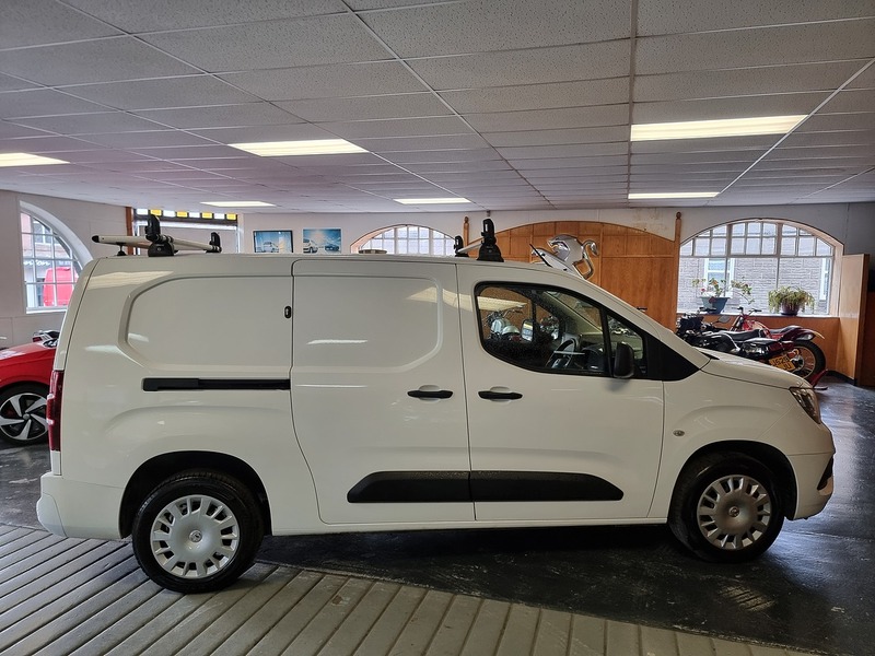 Vauxhall Combo 1.5 Turbo D 2300 Sportive Panel Van 4dr Diesel Manual L2 H1 Euro 6 (100 ps) - U295