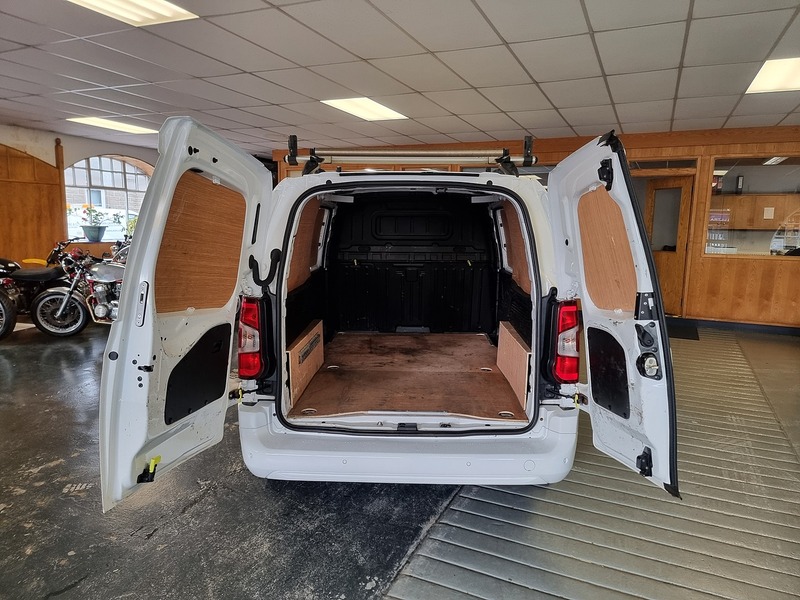 Vauxhall Combo 1.5 Turbo D 2300 Sportive Panel Van 4dr Diesel Manual L2 H1 Euro 6 (100 ps) - U295