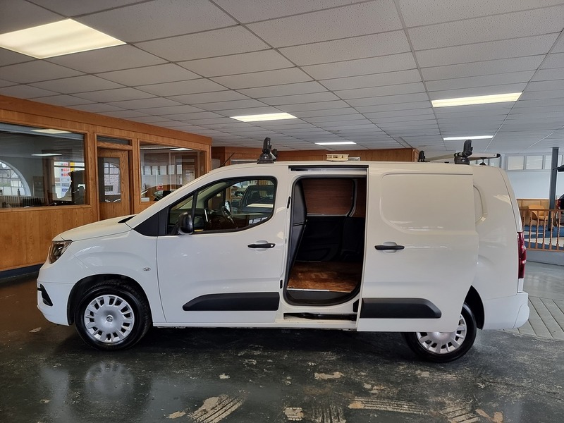 Vauxhall Combo 1.5 Turbo D 2300 Sportive Panel Van 4dr Diesel Manual L2 H1 Euro 6 (100 ps) - U295