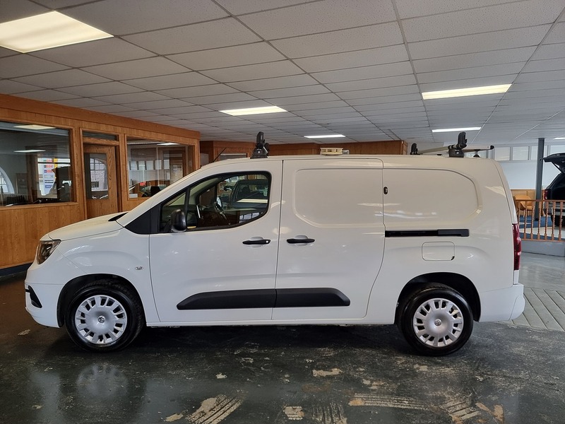 Vauxhall Combo 1.5 Turbo D 2300 Sportive Panel Van 4dr Diesel Manual L2 H1 Euro 6 (100 ps) - U295