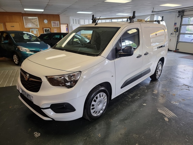 Vauxhall Combo 1.5 Turbo D 2300 Sportive Panel Van 4dr Diesel Manual L2 H1 Euro 6 (100 ps) - U295