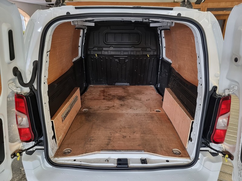 Vauxhall Combo 1.5 Turbo D 2300 Sportive Panel Van 4dr Diesel Manual L2 H1 Euro 6 (100 ps) - U295