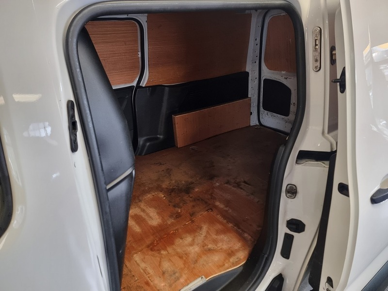 Vauxhall Combo 1.5 Turbo D 2300 Sportive Panel Van 4dr Diesel Manual L2 H1 Euro 6 (100 ps) - U295