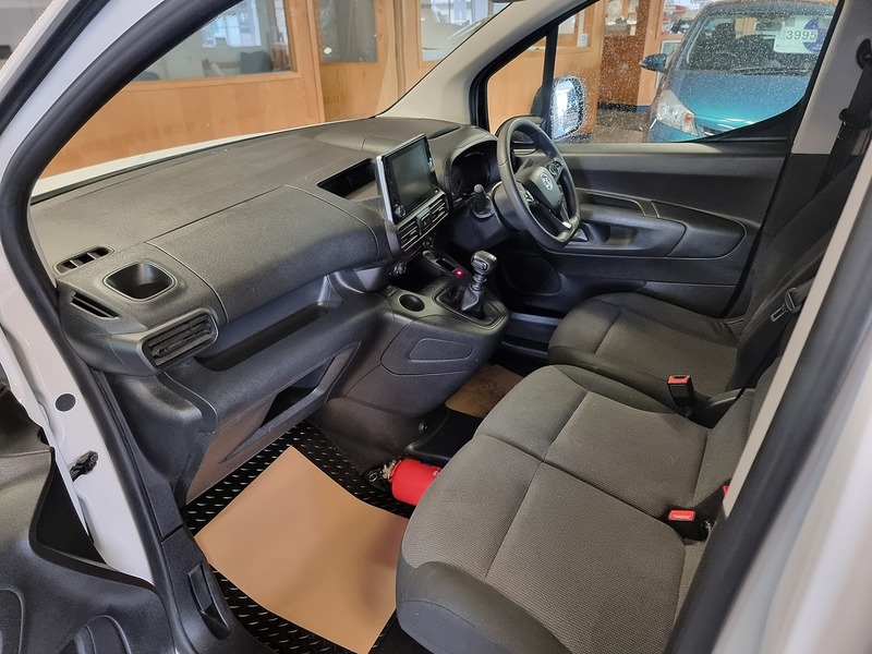 Vauxhall Combo 1.5 Turbo D 2300 Sportive Panel Van 4dr Diesel Manual L2 H1 Euro 6 (100 ps) - U295