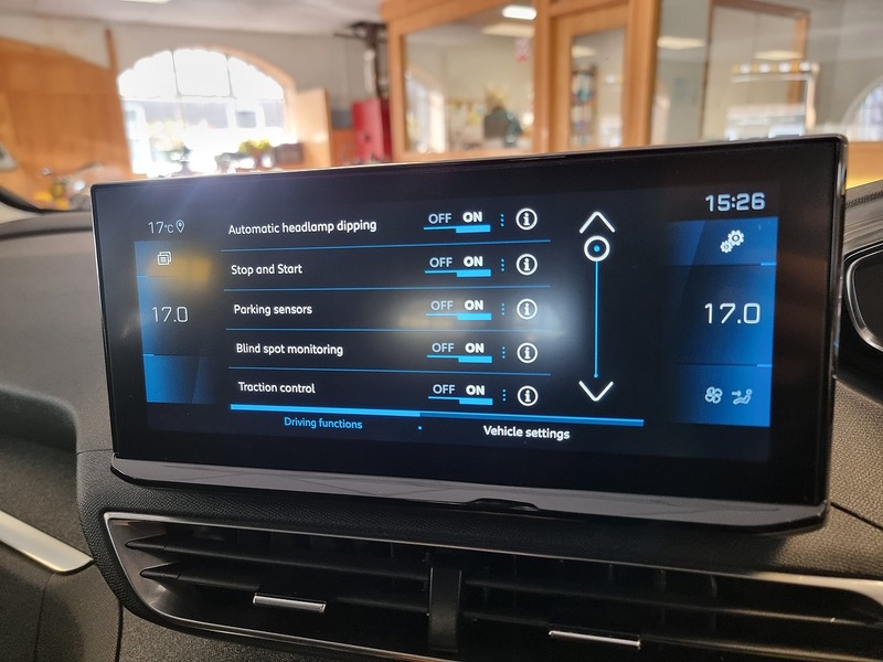 Peugeot 3008 1.2 PureTech Allure Premium SUV 5dr Petrol EAT Euro 6 (s/s) (130 ps) - U305