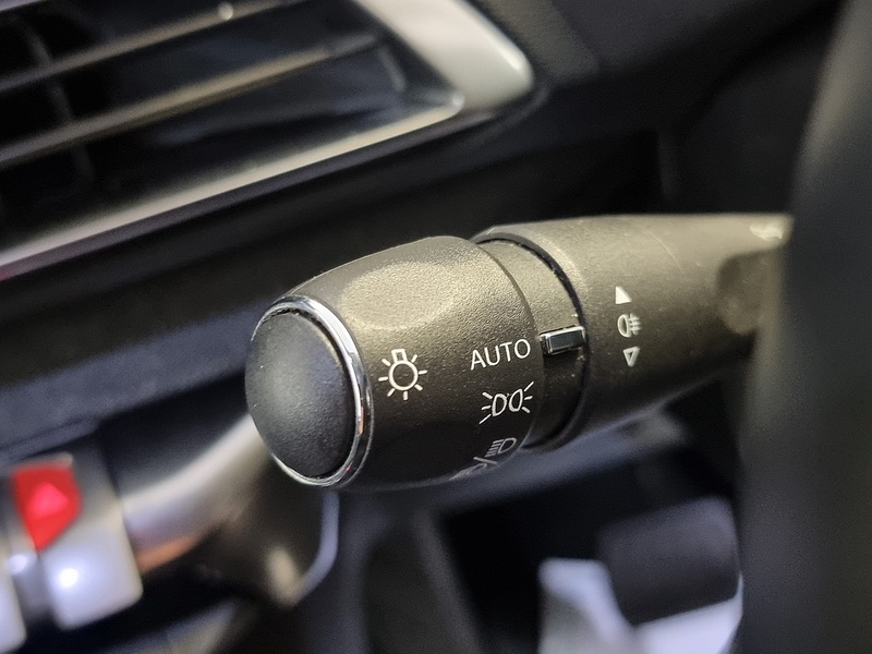 Peugeot 3008 1.2 PureTech Allure Premium SUV 5dr Petrol EAT Euro 6 (s/s) (130 ps) - U305