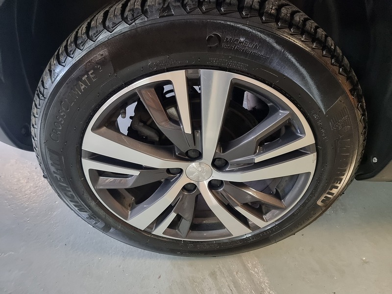 Peugeot 3008 1.2 PureTech Allure Premium SUV 5dr Petrol EAT Euro 6 (s/s) (130 ps) - U305