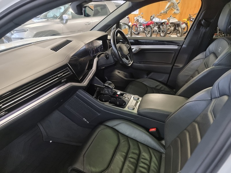 Volkswagen Touareg 3.0 TDI V6 Black Edition SUV 5dr Diesel Tiptronic 4Motion Euro 6 (s/s) (286 ps) - U310