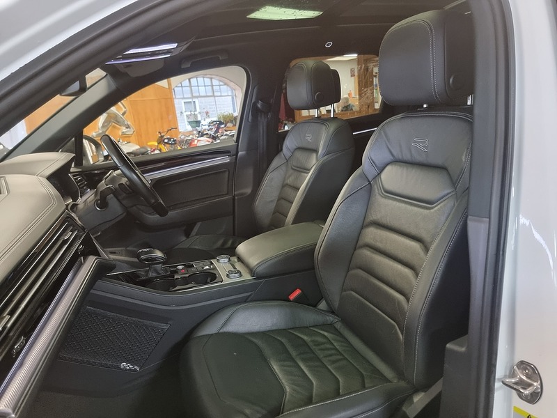Volkswagen Touareg 3.0 TDI V6 Black Edition SUV 5dr Diesel Tiptronic 4Motion Euro 6 (s/s) (286 ps) - U310