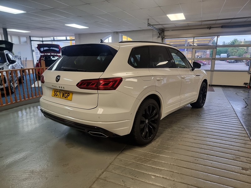 Volkswagen Touareg 3.0 TDI V6 Black Edition SUV 5dr Diesel Tiptronic 4Motion Euro 6 (s/s) (286 ps) - U310