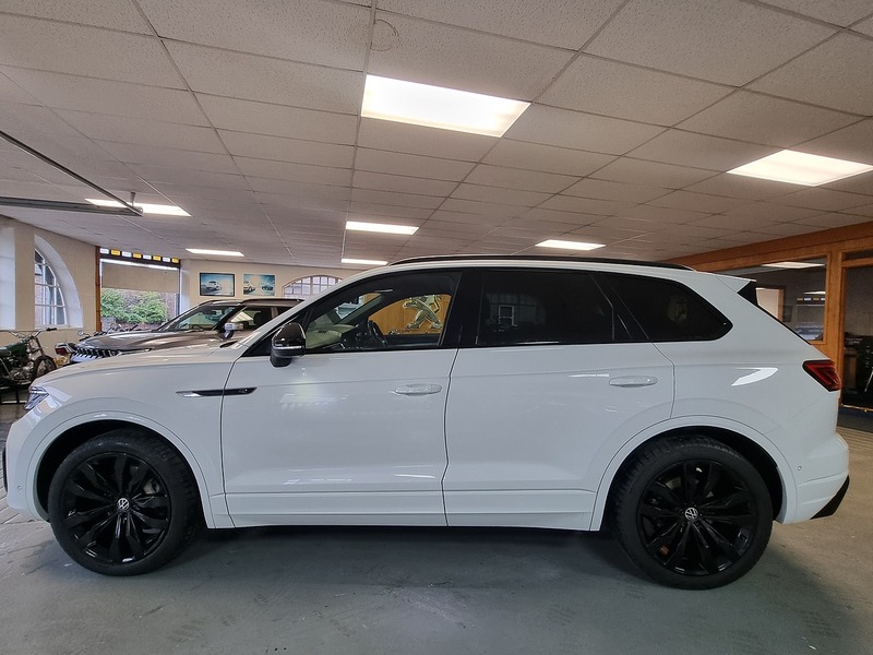Volkswagen Touareg 3.0 TDI V6 Black Edition SUV 5dr Diesel Tiptronic 4Motion Euro 6 (s/s) (286 ps) - U310