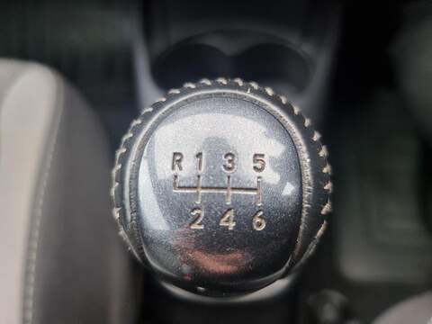 Toyota Yaris Yaris Y20 Bi-tone Hatchback 1 Manual Petrol - U93