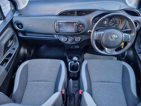 Toyota Yaris Yaris Y20 Bi-tone Hatchback 1 Manual Petrol - U93