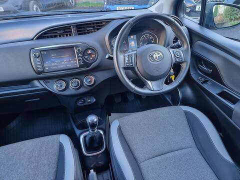Toyota Yaris Yaris Y20 Bi-tone Hatchback 1 Manual Petrol - U93