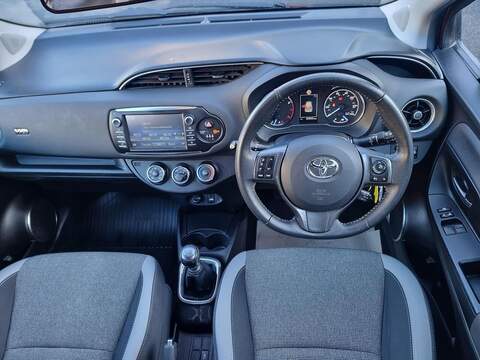 Toyota Yaris Yaris Y20 Bi-tone Hatchback 1 Manual Petrol - U93