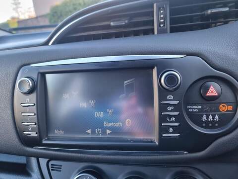 Toyota Yaris Yaris Y20 Bi-tone Hatchback 1 Manual Petrol - U93