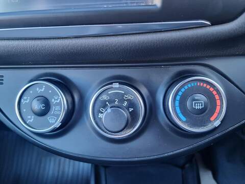 Toyota Yaris Yaris Y20 Bi-tone Hatchback 1 Manual Petrol - U93