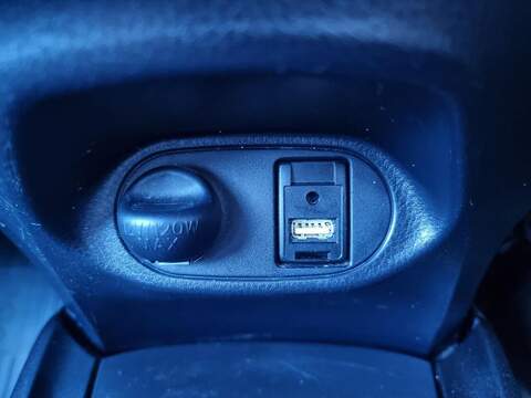 Toyota Yaris Yaris Y20 Bi-tone Hatchback 1 Manual Petrol - U93