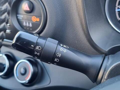 Toyota Yaris Yaris Y20 Bi-tone Hatchback 1 Manual Petrol - U93