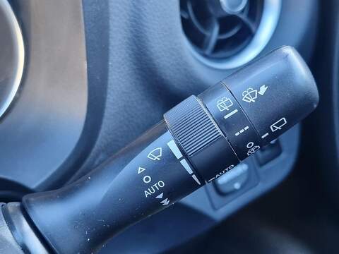 Toyota Yaris Yaris Y20 Bi-tone Hatchback 1 Manual Petrol - U93