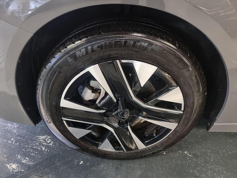 Peugeot 208 1.2 HYBRID Allure Hatchback 5dr Petrol Hybrid e-DSC6 Euro 6 (s/s) (100 ps) - U94