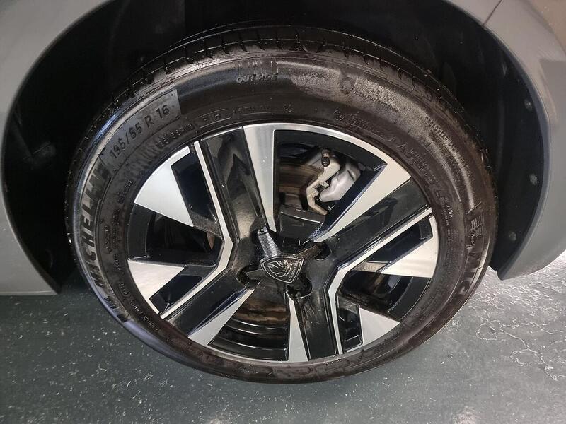 Peugeot 208 1.2 HYBRID Allure Hatchback 5dr Petrol Hybrid e-DSC6 Euro 6 (s/s) (100 ps) - U94