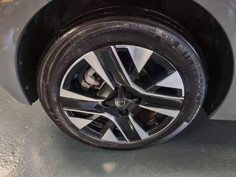 Peugeot 208 1.2 HYBRID Allure Hatchback 5dr Petrol Hybrid e-DSC6 Euro 6 (s/s) (100 ps) - U94