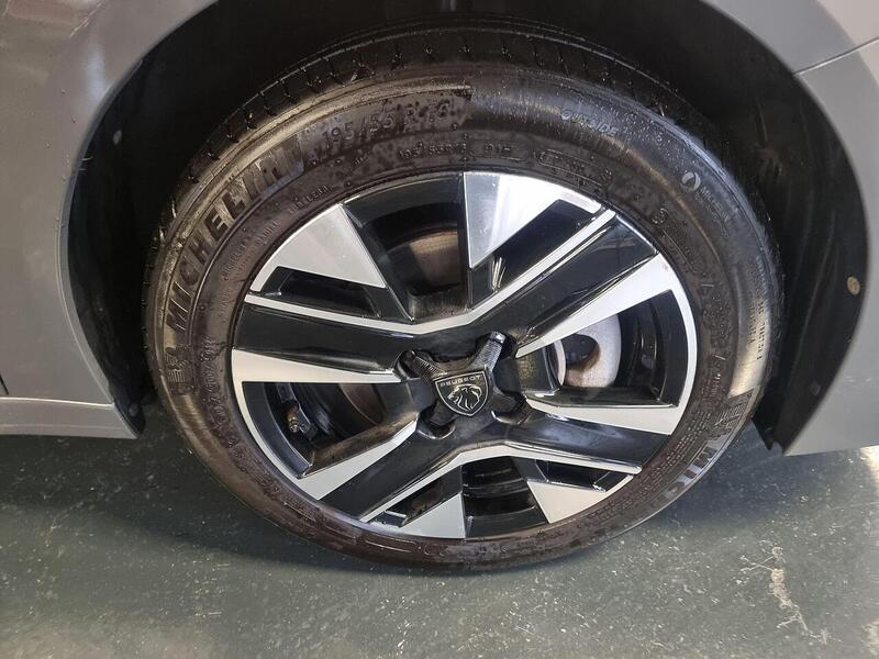 Peugeot 208 1.2 HYBRID Allure Hatchback 5dr Petrol Hybrid e-DSC6 Euro 6 (s/s) (100 ps) - U94