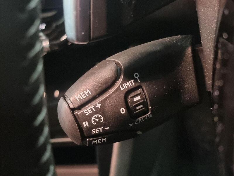 Peugeot 208 1.2 HYBRID Allure Hatchback 5dr Petrol Hybrid e-DSC6 Euro 6 (s/s) (100 ps) - U94