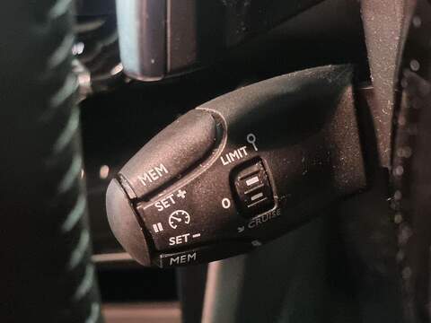 Peugeot 208 1.2 HYBRID Allure Hatchback 5dr Petrol Hybrid e-DSC6 Euro 6 (s/s) (100 ps) - U94