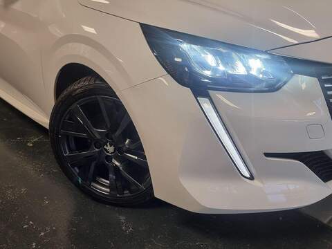 Peugeot 208 1.2 PureTech Allure Premium Hatchback 5dr Petrol Manual Euro 6 (s/s) (100 ps) - U96