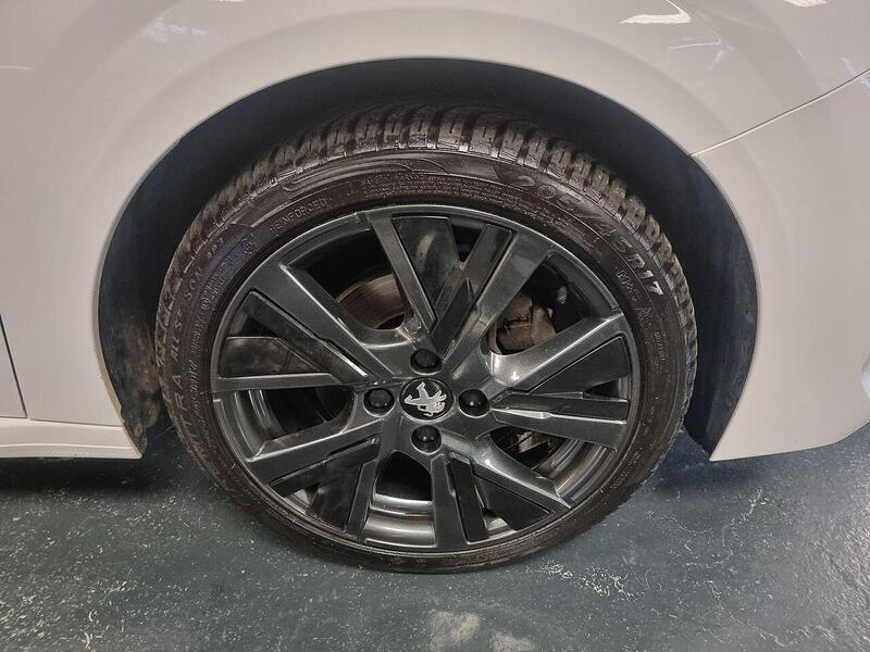 Peugeot 208 1.2 PureTech Allure Premium Hatchback 5dr Petrol Manual Euro 6 (s/s) (100 ps) - U96