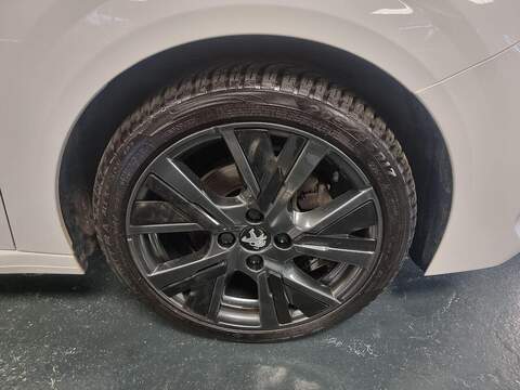 Peugeot 208 1.2 PureTech Allure Premium Hatchback 5dr Petrol Manual Euro 6 (s/s) (100 ps) - U96