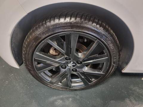 Peugeot 208 1.2 PureTech Allure Premium Hatchback 5dr Petrol Manual Euro 6 (s/s) (100 ps) - U96