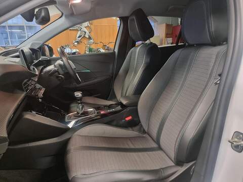Peugeot 208 1.2 PureTech Allure Premium Hatchback 5dr Petrol Manual Euro 6 (s/s) (100 ps) - U96