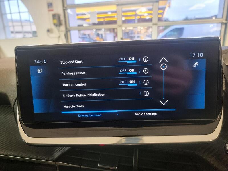 Peugeot 208 1.2 PureTech Allure Premium Hatchback 5dr Petrol Manual Euro 6 (s/s) (100 ps) - U96