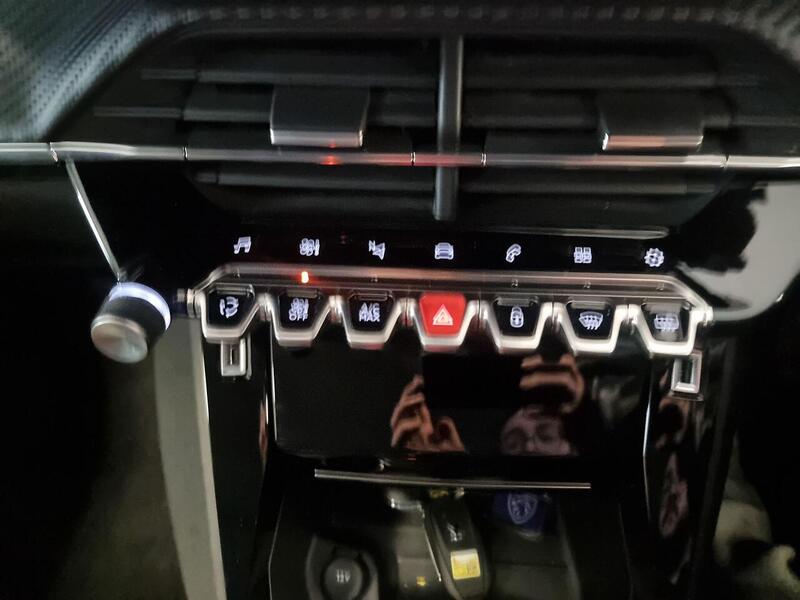 Peugeot 208 1.2 PureTech Allure Premium Hatchback 5dr Petrol Manual Euro 6 (s/s) (100 ps) - U96