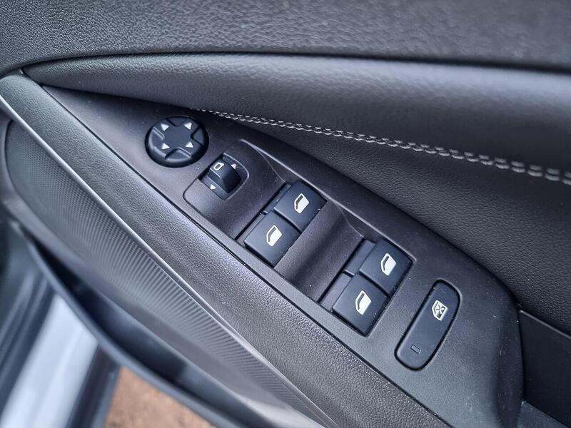 Vauxhall Crossland 1.2 Turbo Elite Nav Auto Euro 6 (s/s) 5dr - U97