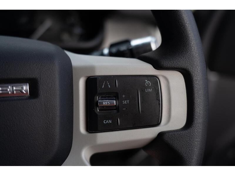 Land Rover Defender 110 Defender 110 2.0 SD4 SE Auto 4WD Euro 6 (s/s) 5dr - U10