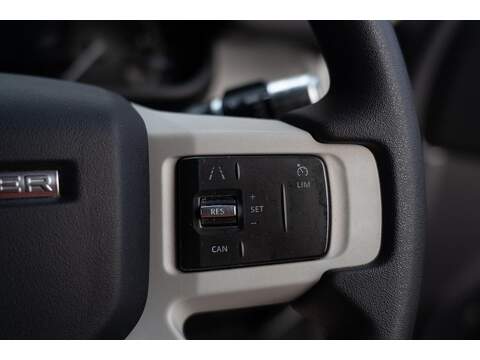 Land Rover Defender 110 Defender 110 2.0 SD4 SE Auto 4WD Euro 6 (s/s) 5dr - U10